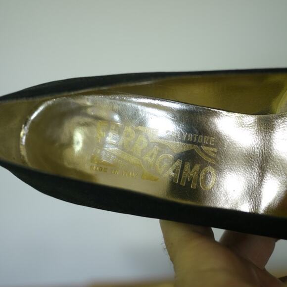 Vintage Ferragamo Made in Italy Black Satin Fabric Dress Pumps Heels 5.5B 35.5 - Picture 8 of 9